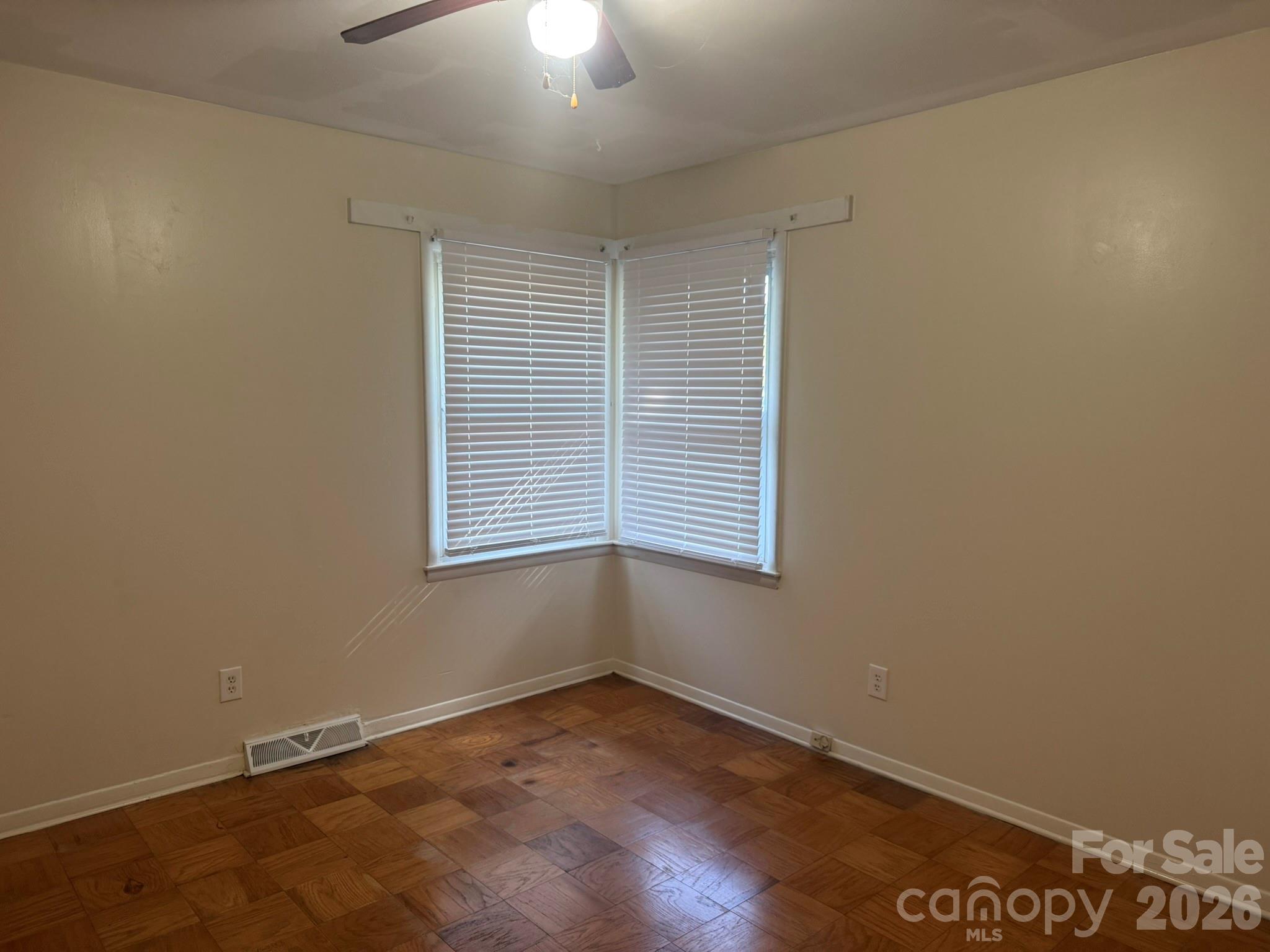 4915 Malibu Drive Property Photo 6