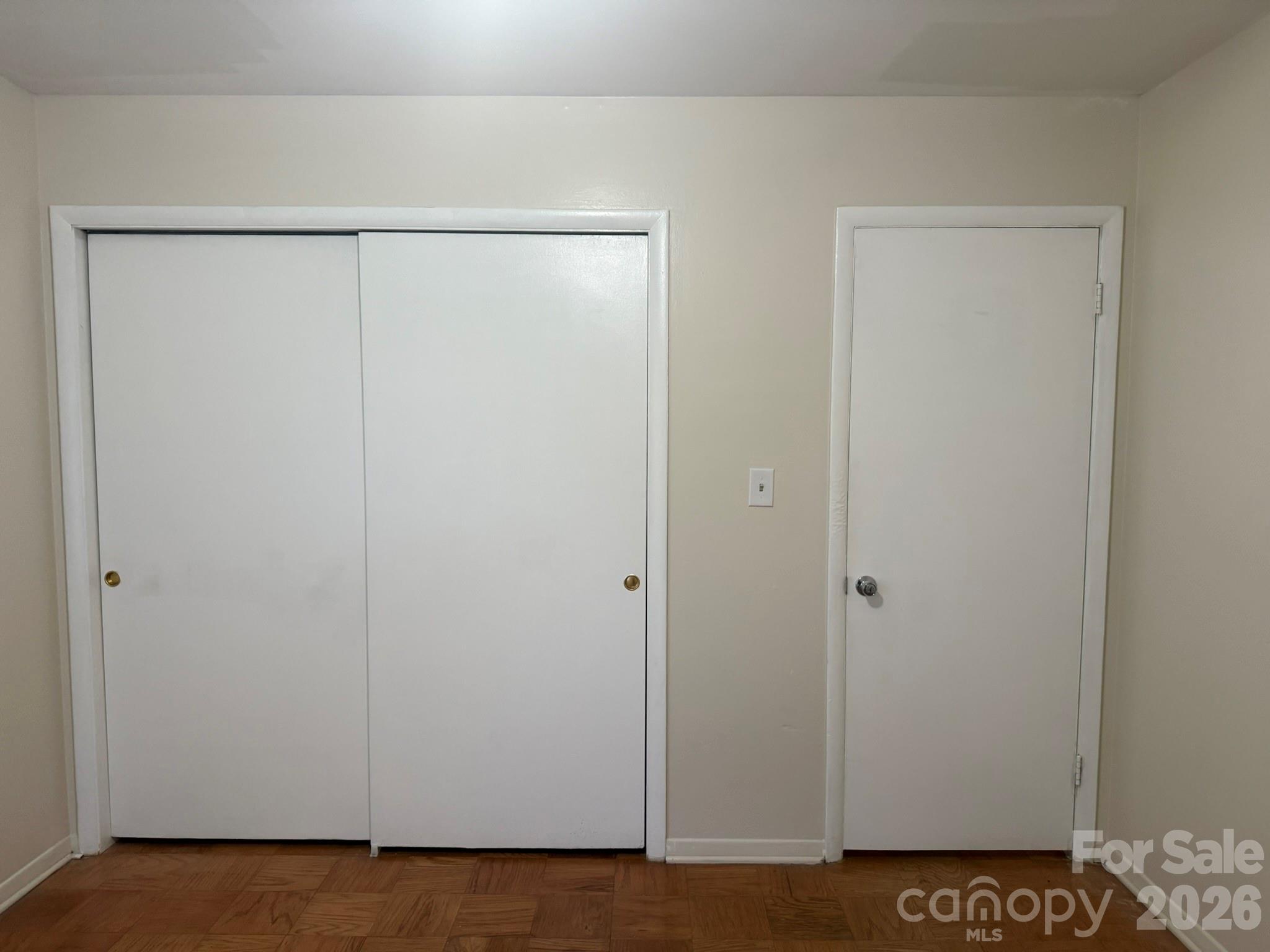4915 Malibu Drive Property Photo 7