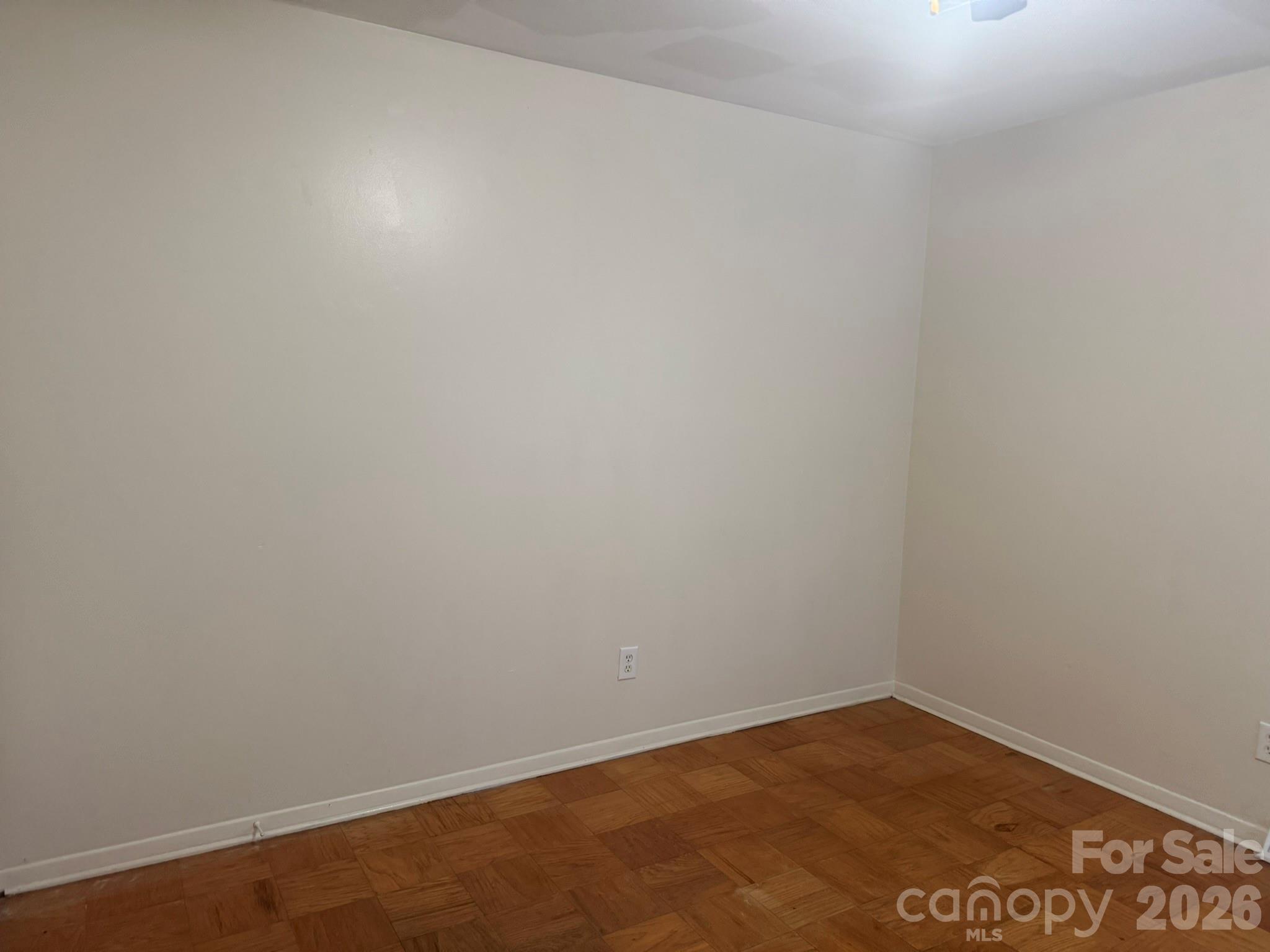 4915 Malibu Drive Property Photo 8
