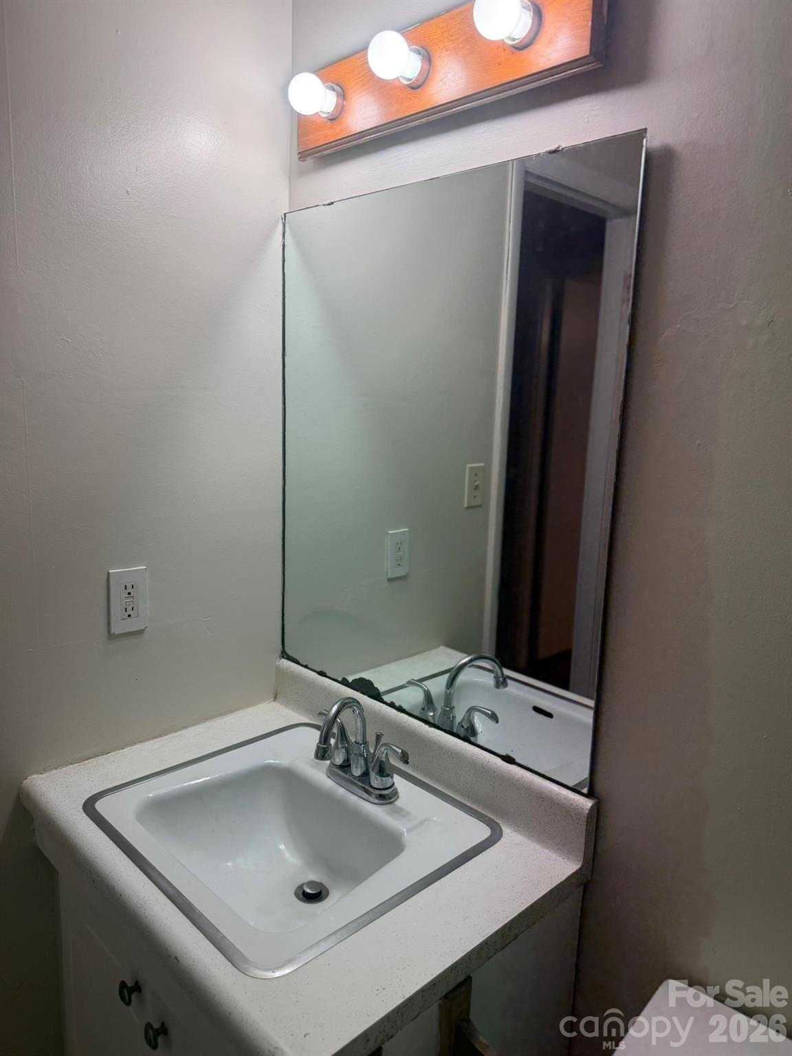4915 Malibu Drive Property Photo 13