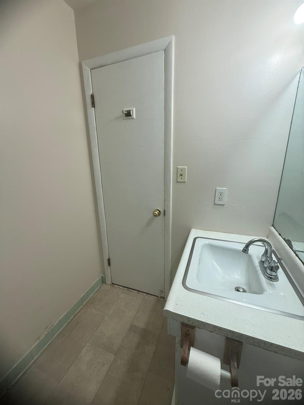 4915 Malibu Drive Property Photo 14