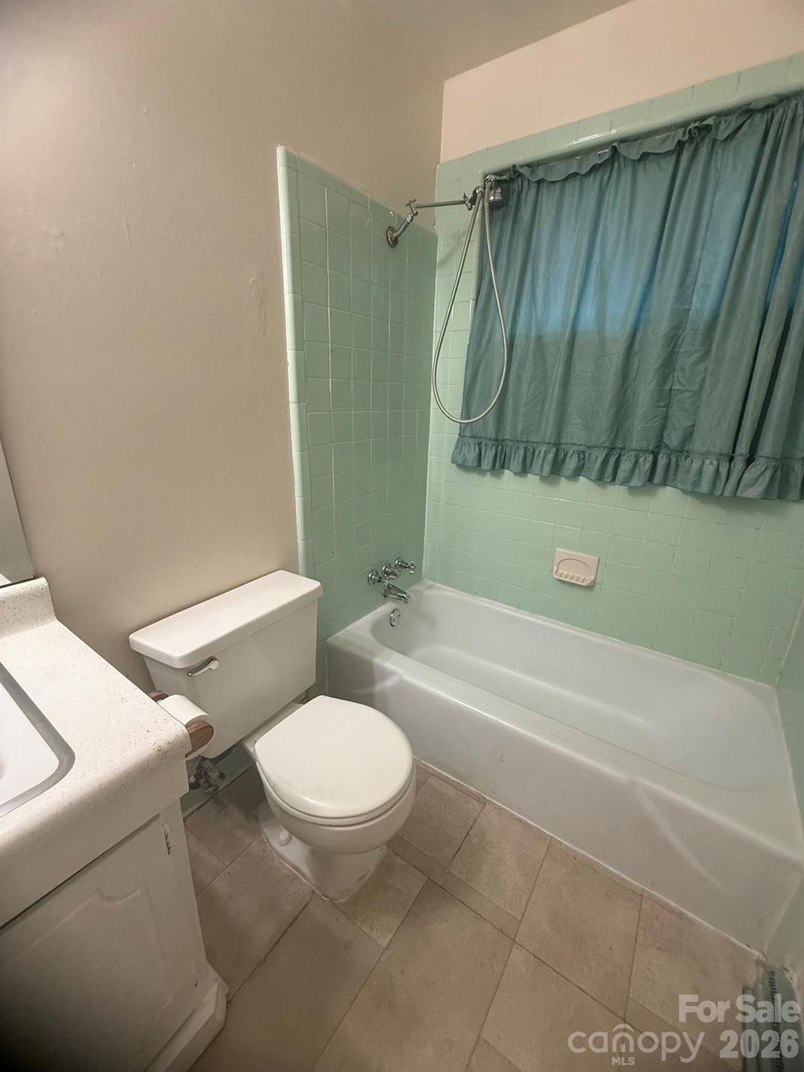 4915 Malibu Drive Property Photo 16