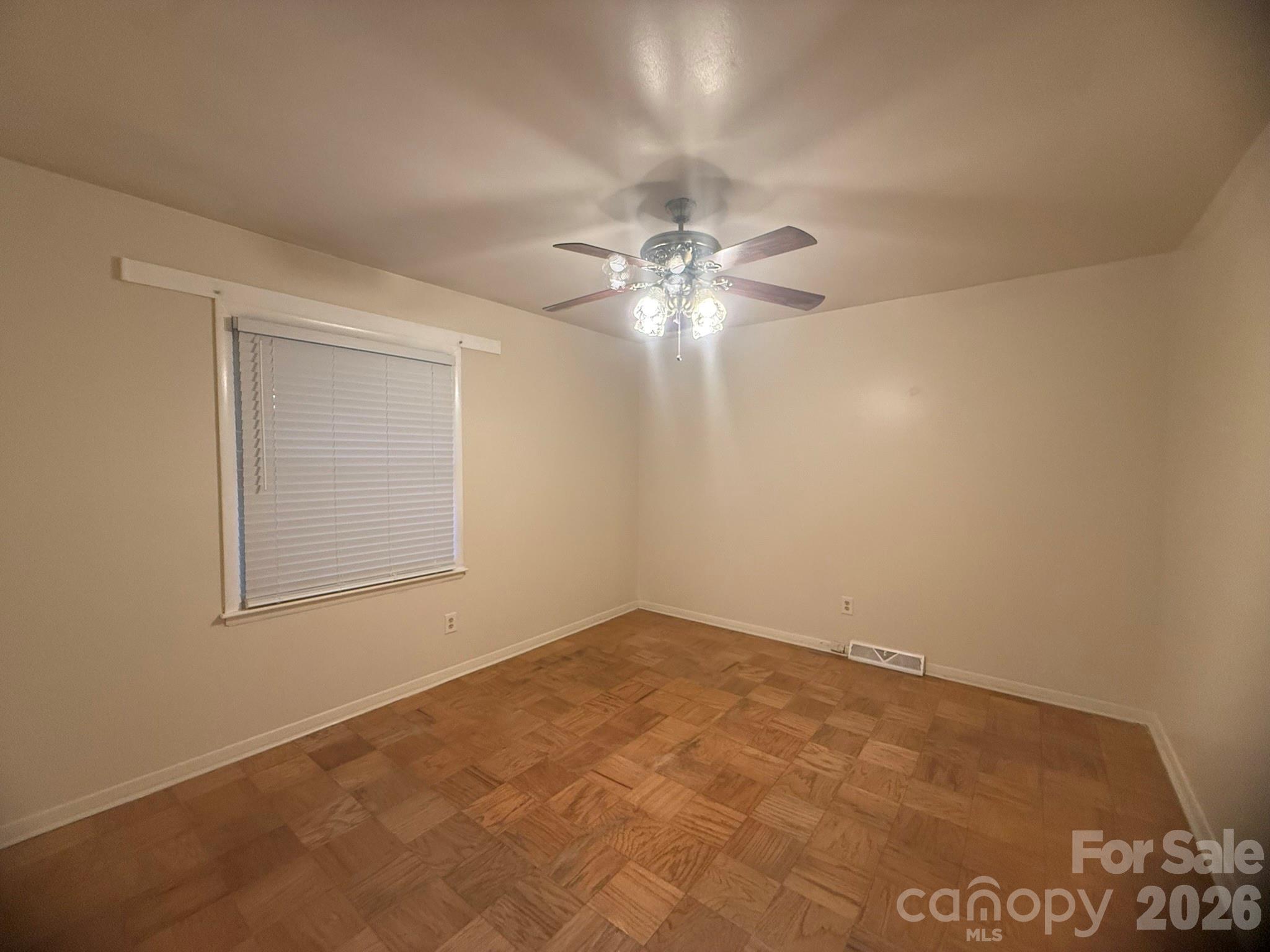 4915 Malibu Drive Property Photo 17