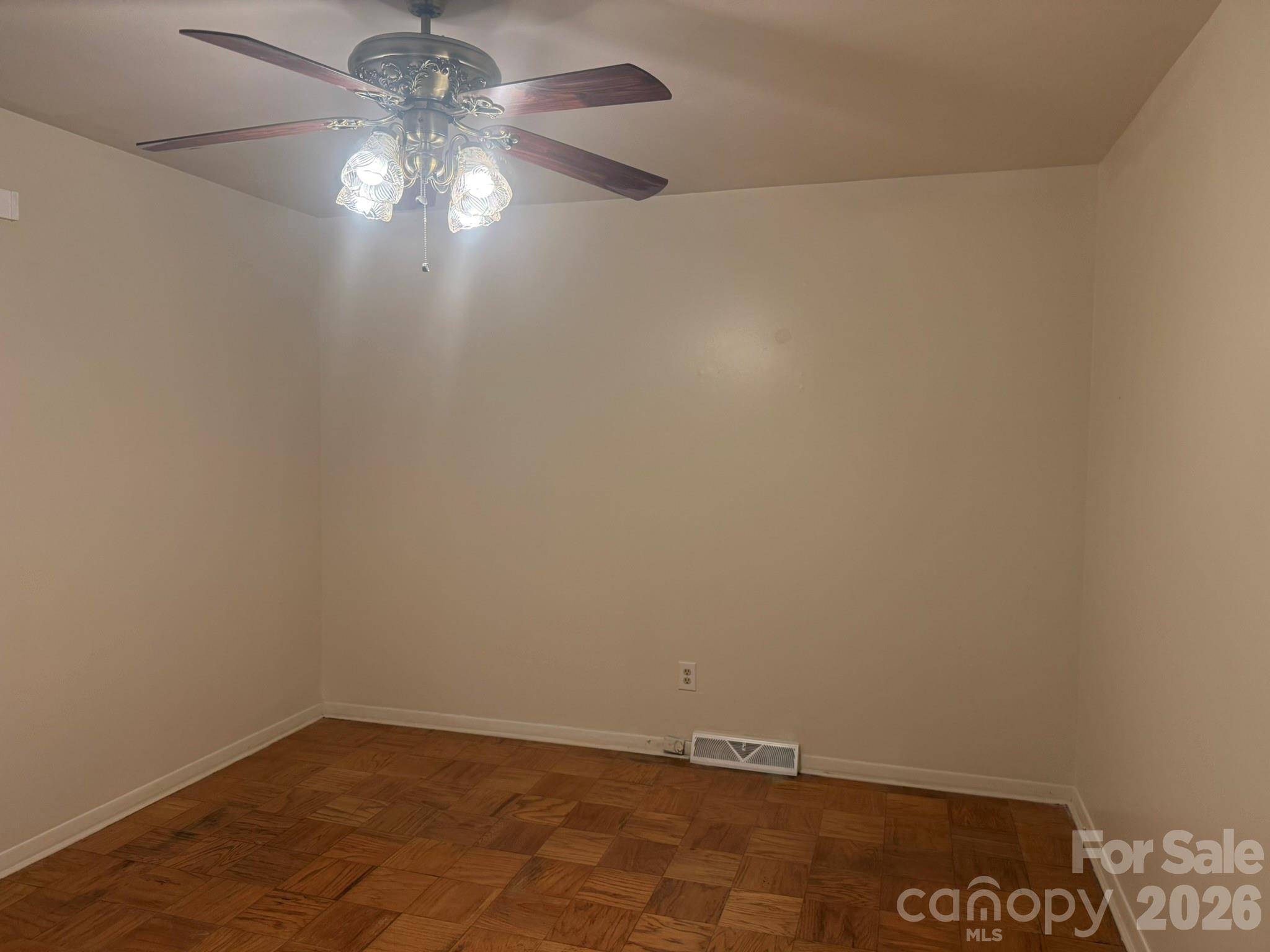 4915 Malibu Drive Property Photo 18
