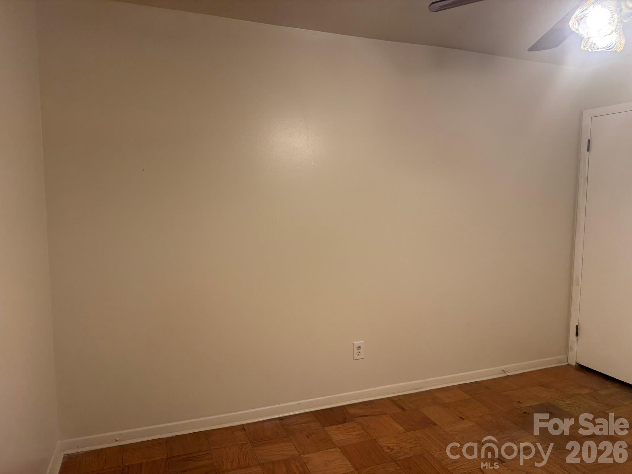 4915 Malibu Drive Property Photo 19