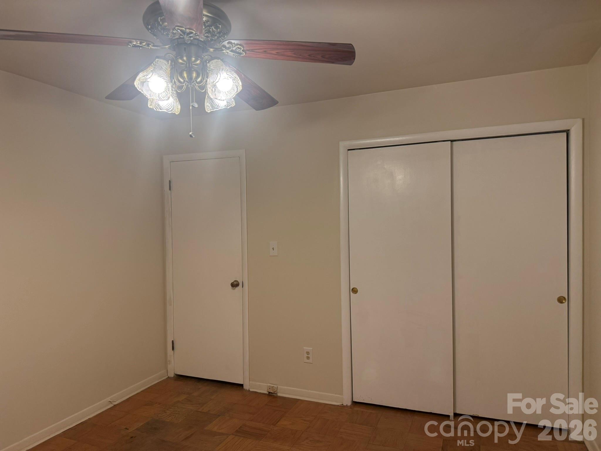 4915 Malibu Drive Property Photo 20