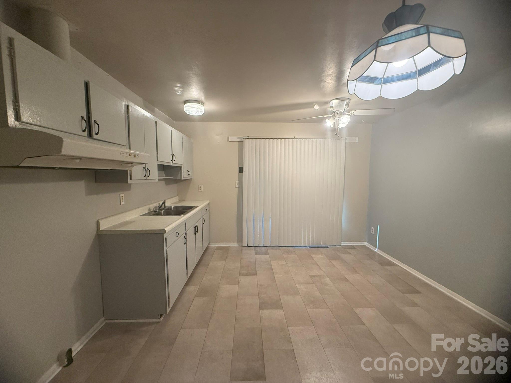 4915 Malibu Drive Property Photo 22