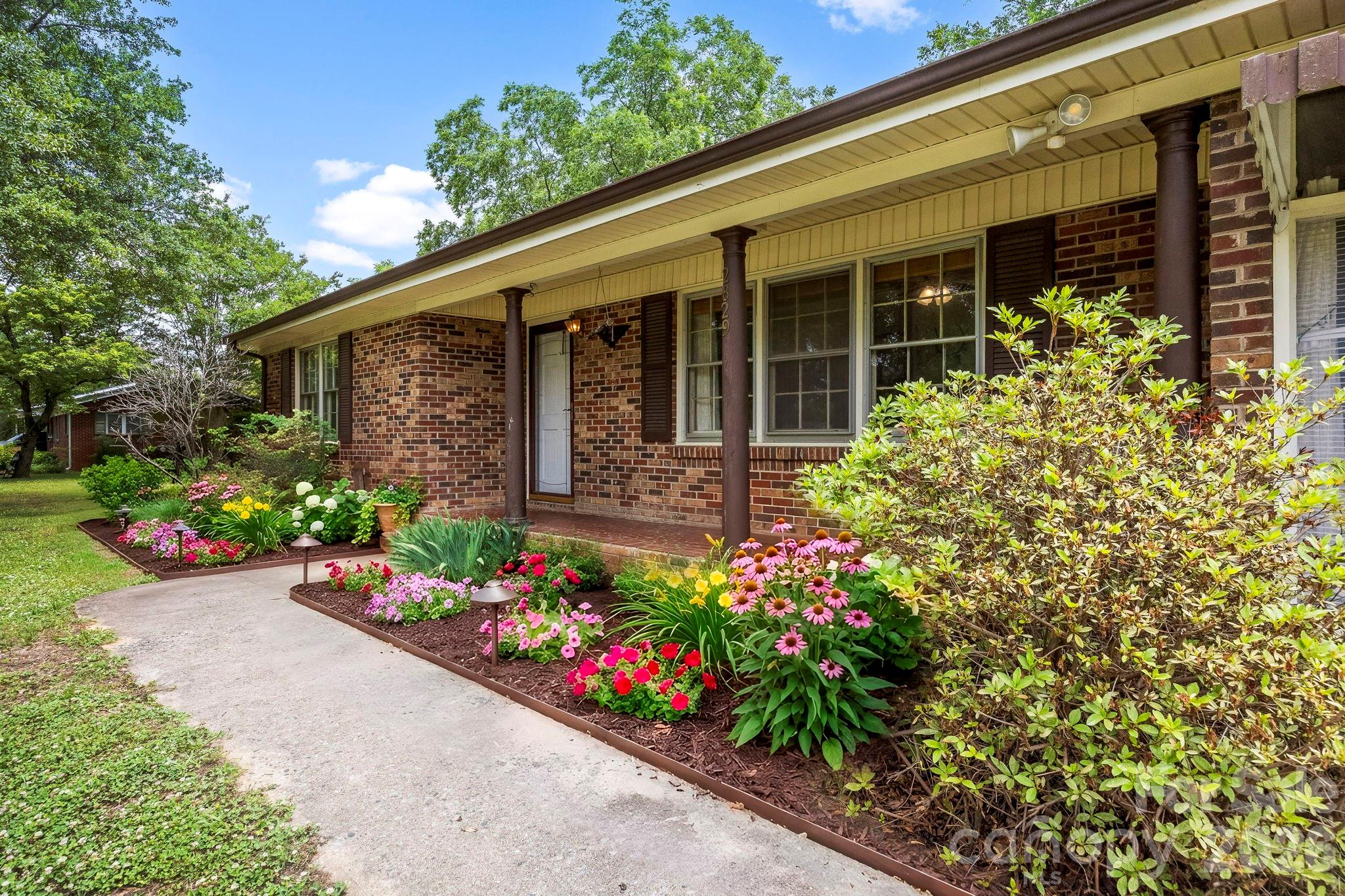 2829 Bettis Road Property Photo 1