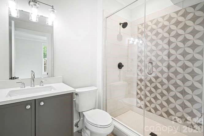 1300 E 10th Street 11 Property Photo 3