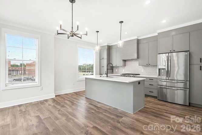 1300 E 10th Street 11 Property Photo 6