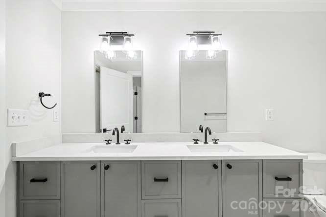 1300 E 10th Street 11 Property Photo 10