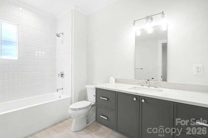 1300 E 10th Street 11 Property Photo 14