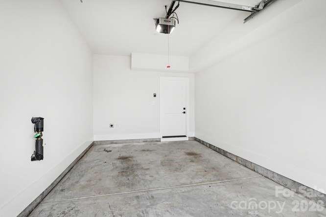 1300 E 10th Street 11 Property Photo 15