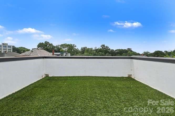 1300 E 10th Street 11 Property Photo 17
