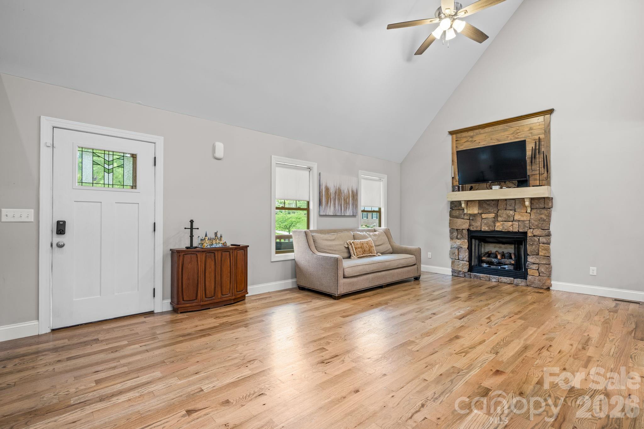 124 Maplewood Court Property Photo 6