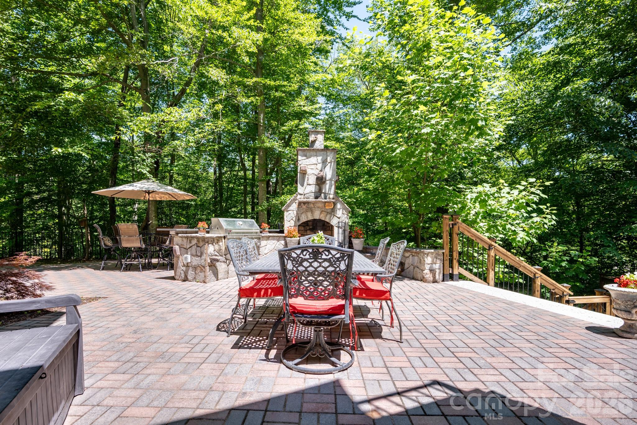 1090 N Saunders Drive Property Photo 42