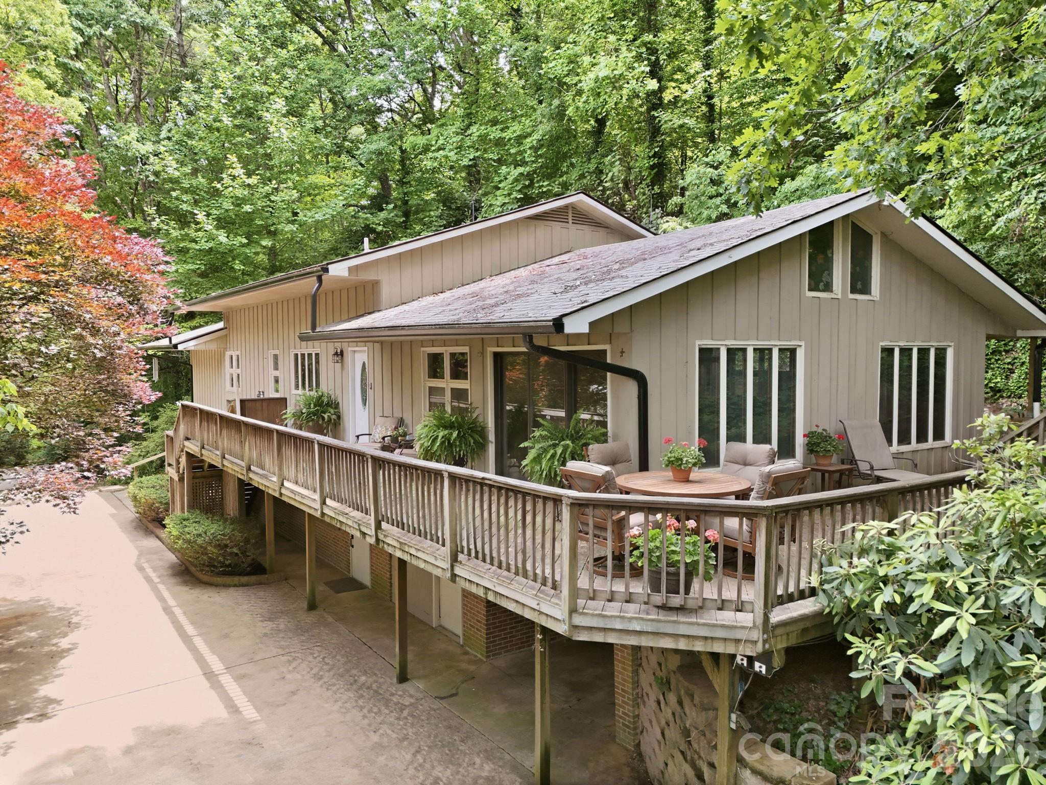 120 Stovall Street Property Photo 1