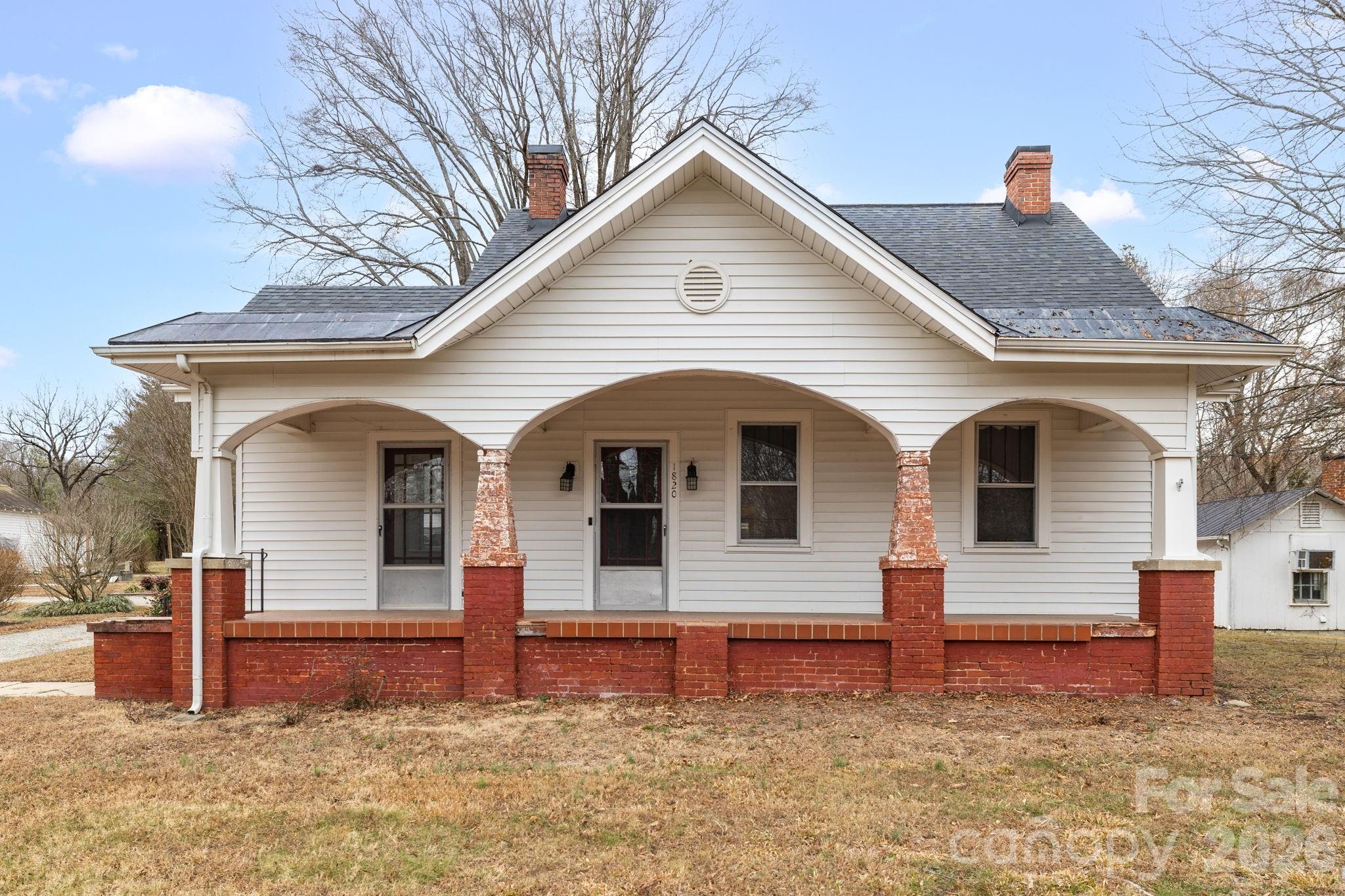 1820 S Park Drive Property Photo 1