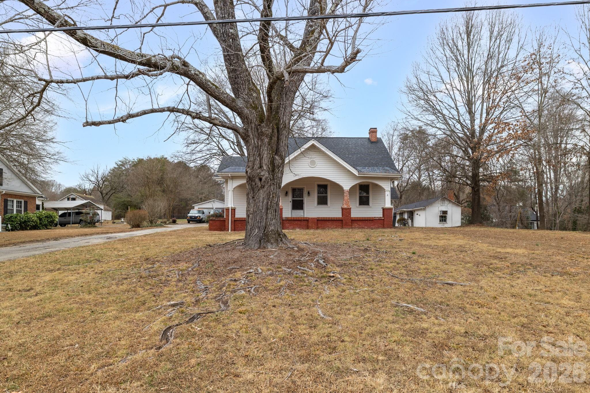 1820 S Park Drive Property Photo 2