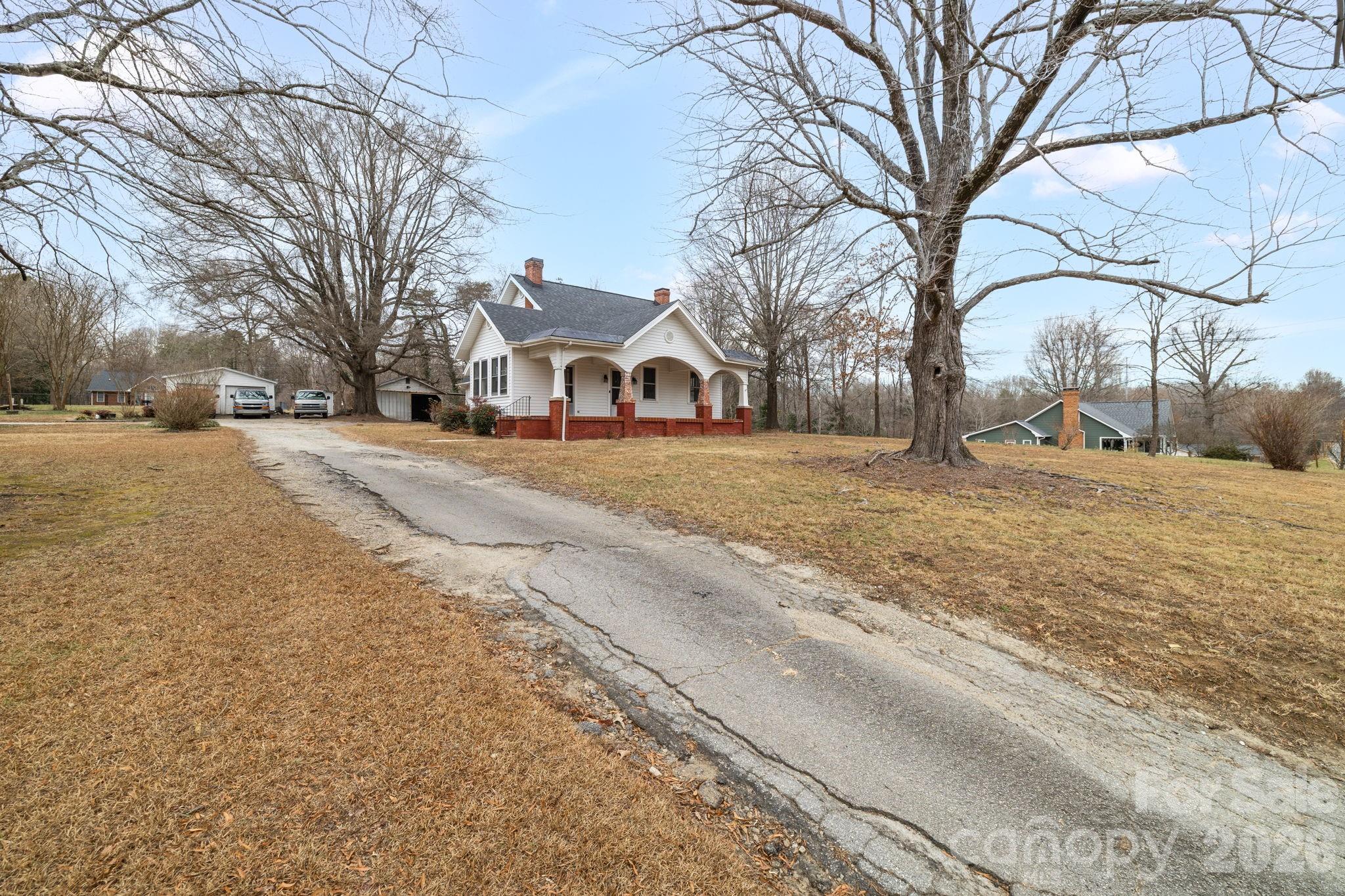 1820 S Park Drive Property Photo 4