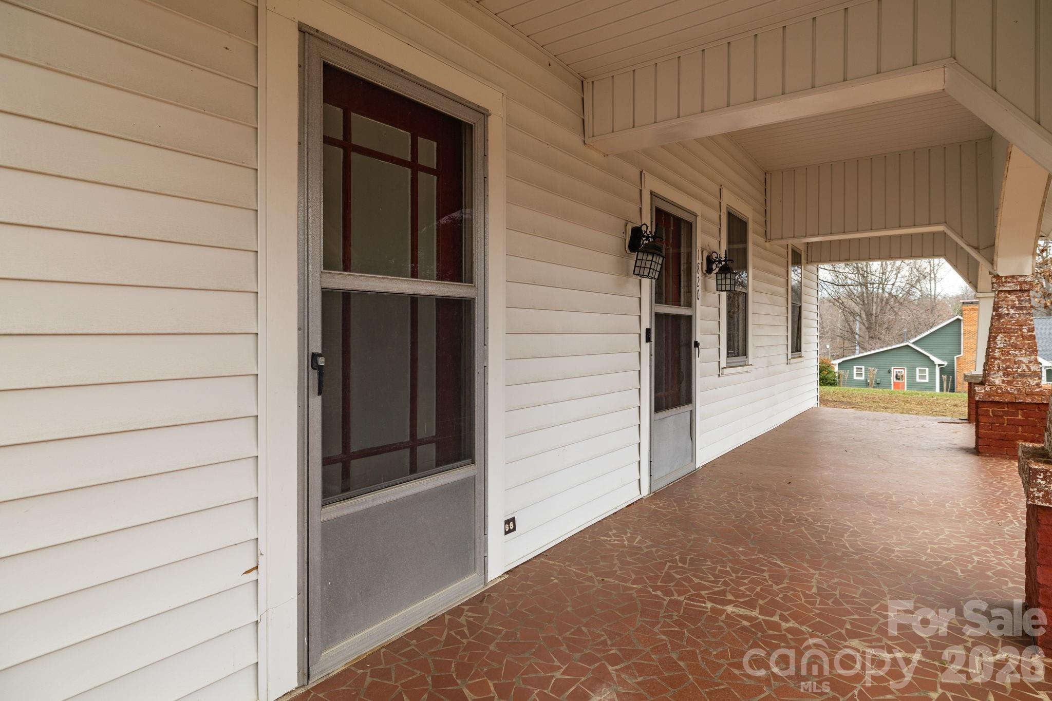 1820 S Park Drive Property Photo 6