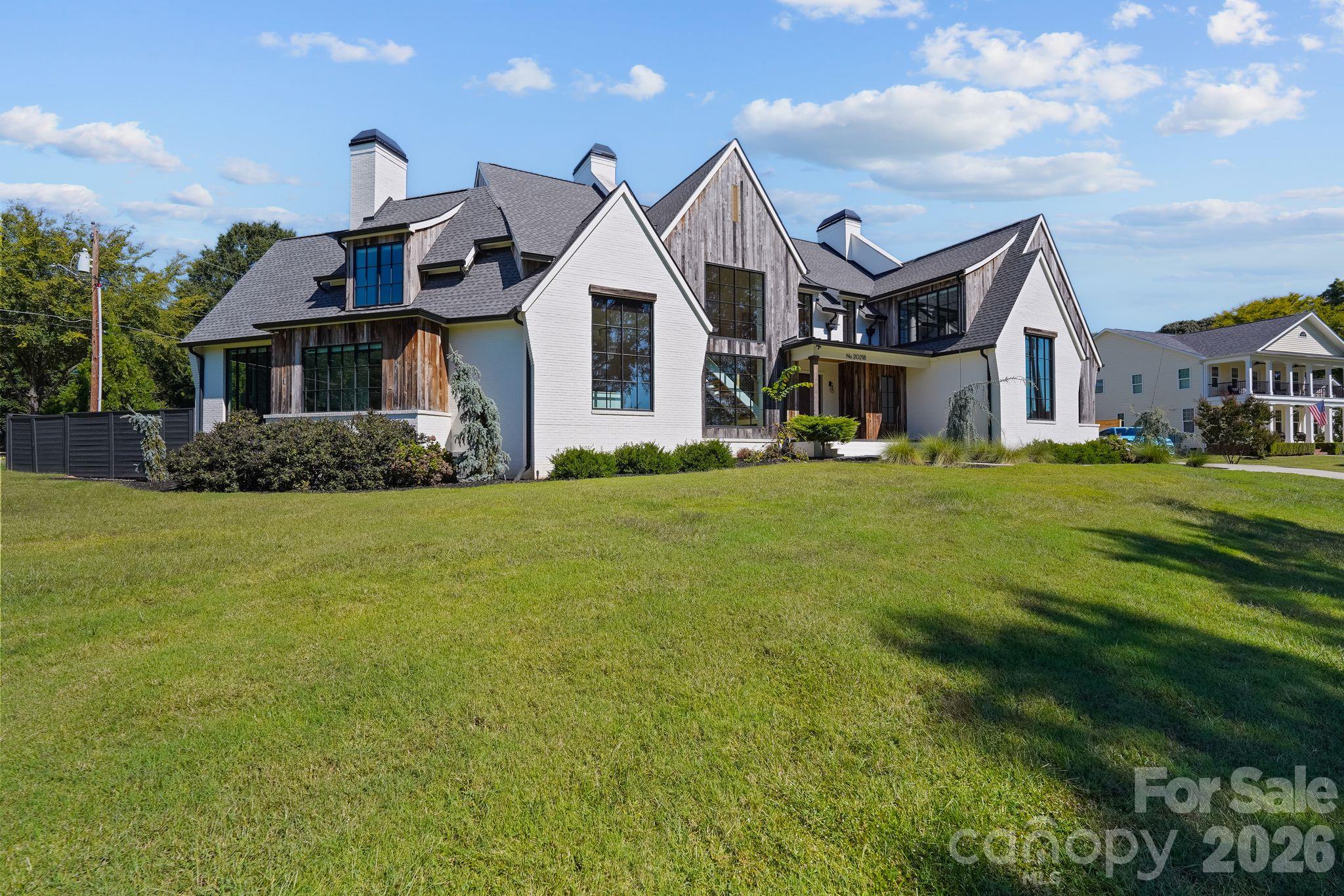 20218 Rainbow Circle Property Photo 1