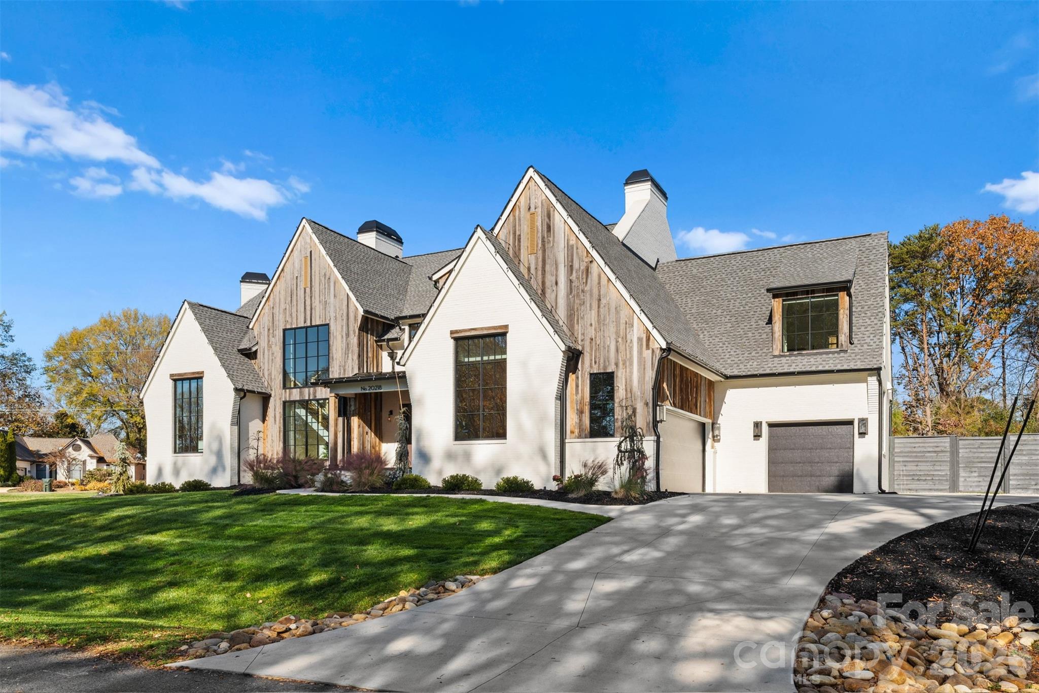 20218 Rainbow Circle Property Photo 4