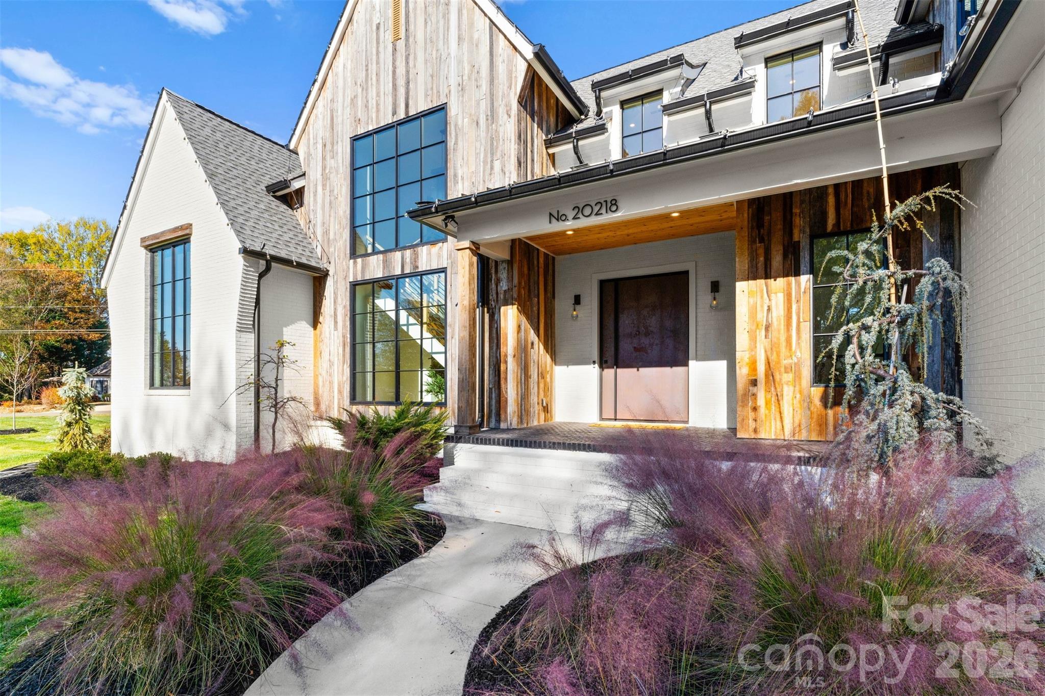 20218 Rainbow Circle Property Photo 5