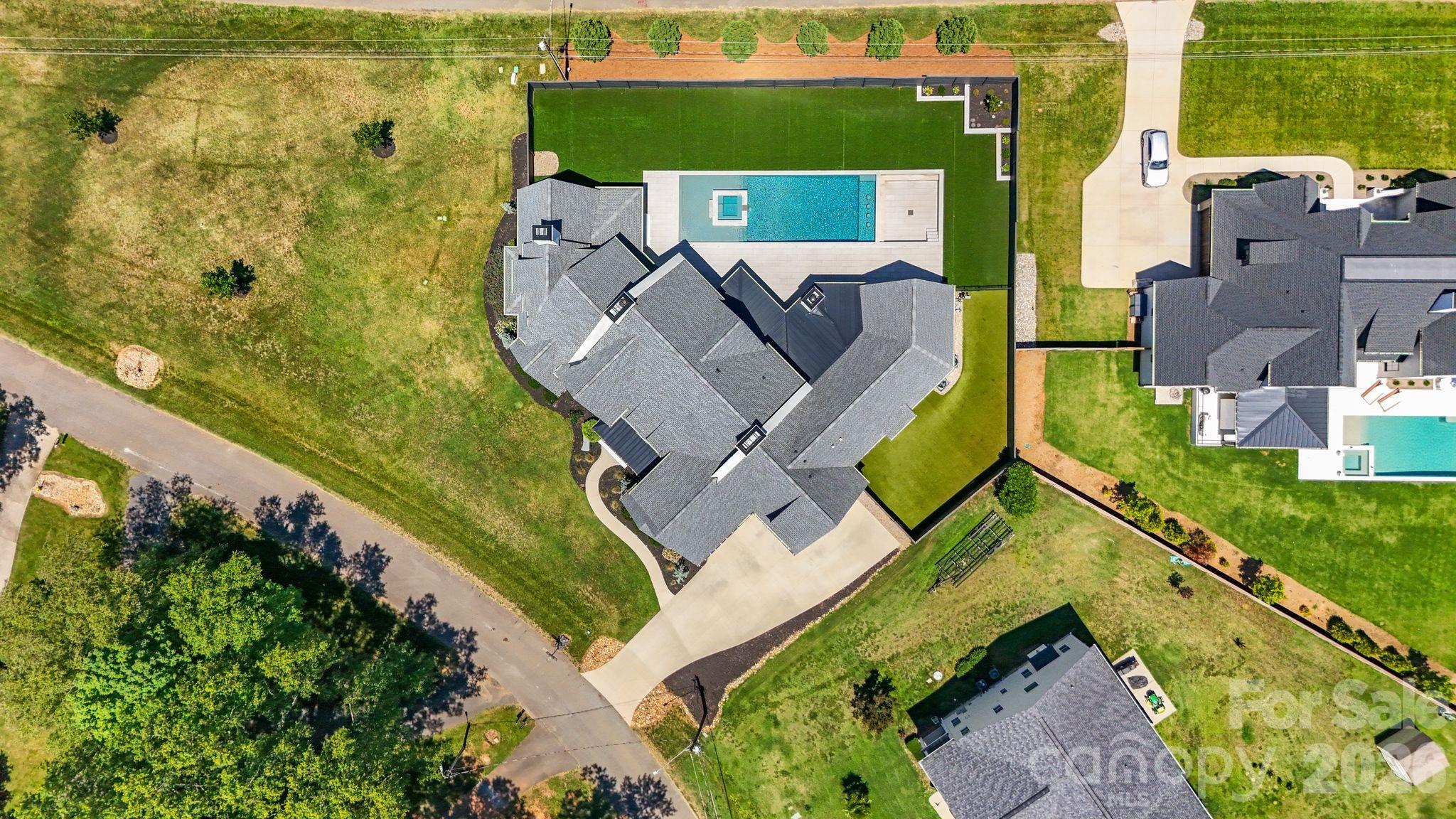 20218 Rainbow Circle Property Photo 7
