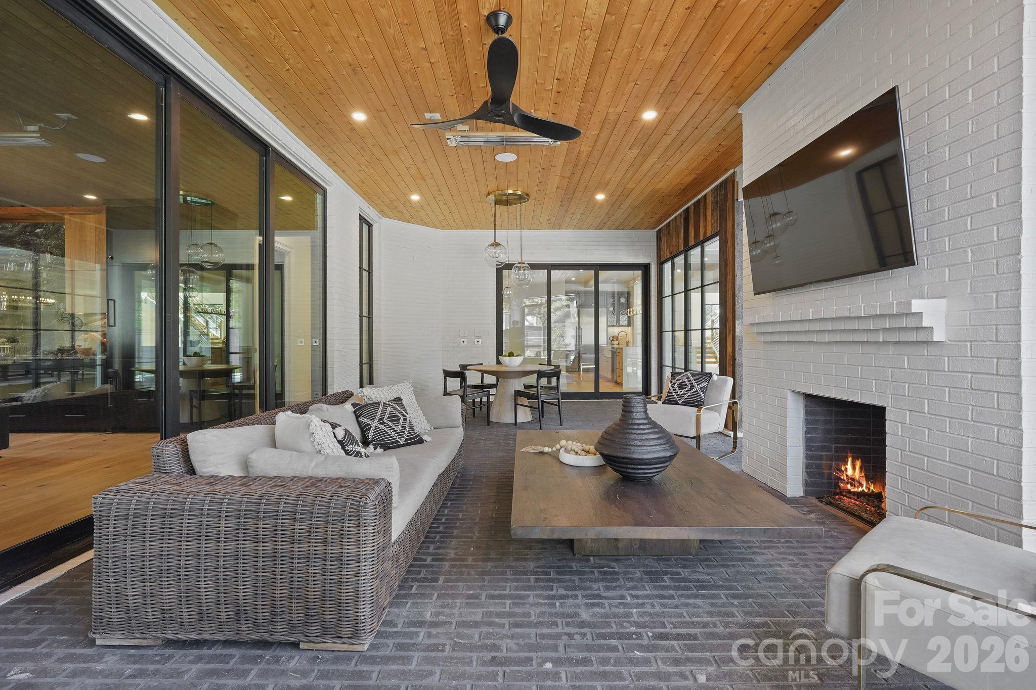 20218 Rainbow Circle Property Photo 19