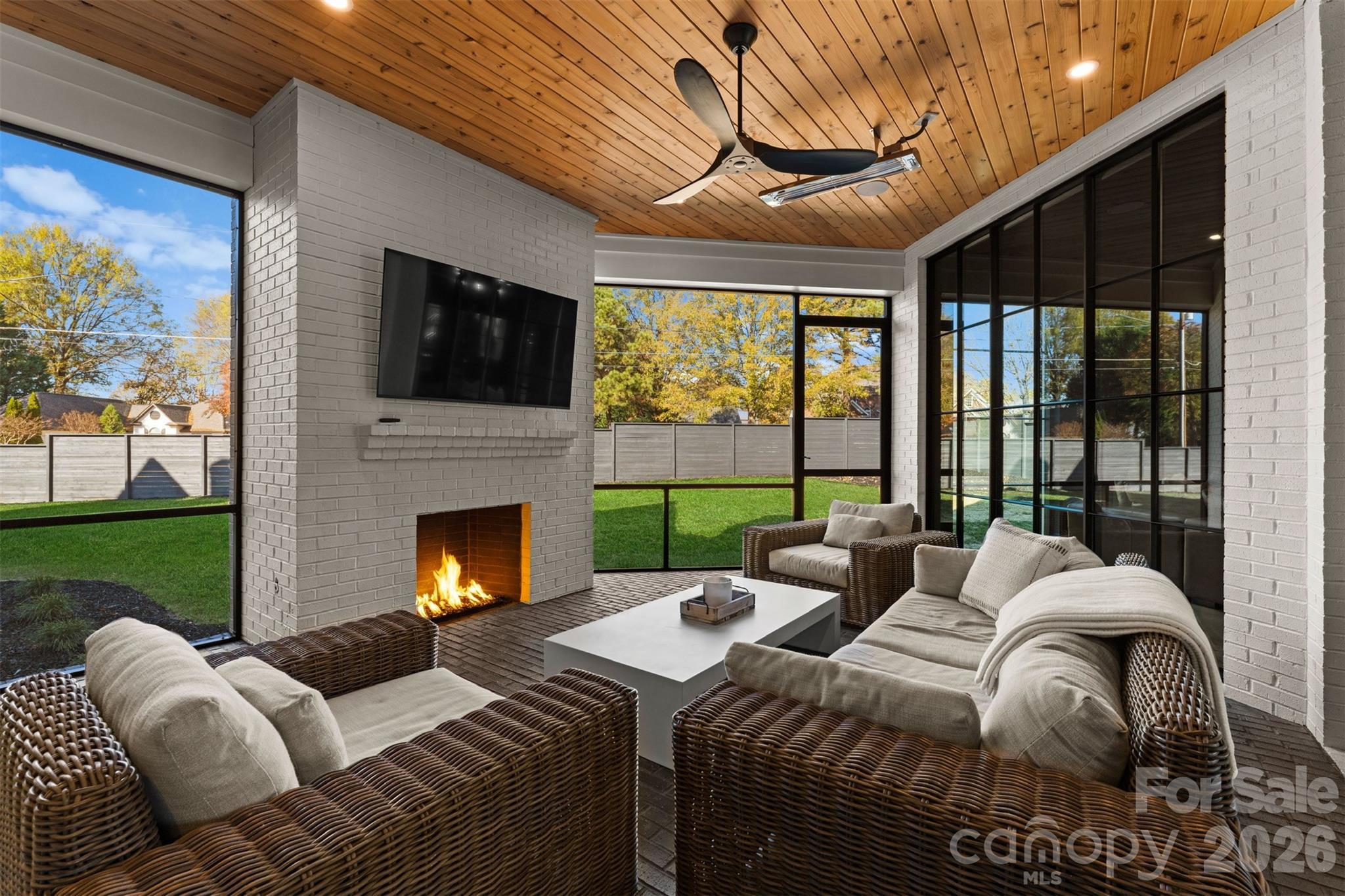 20218 Rainbow Circle Property Photo 40