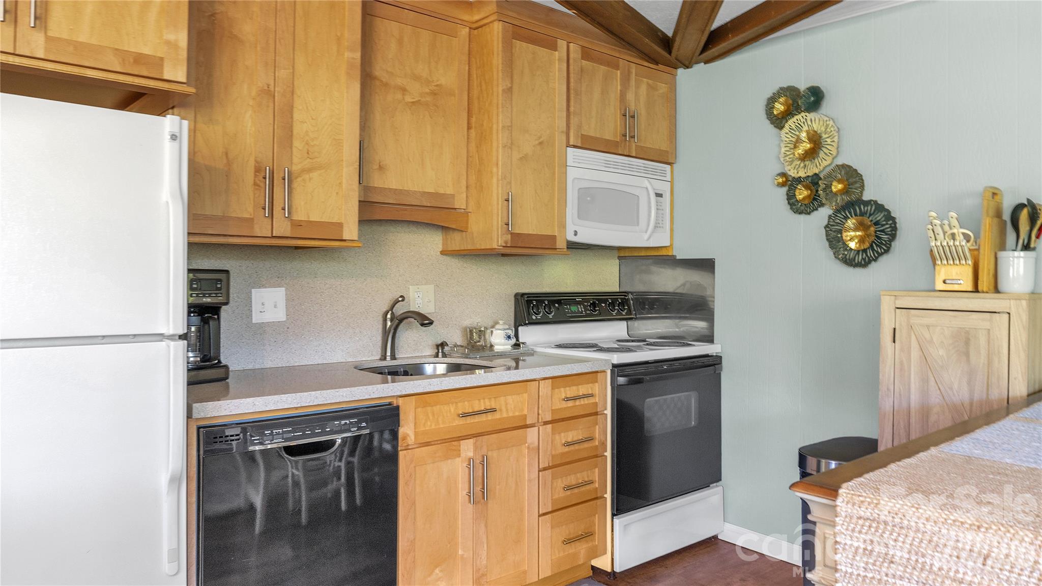 315 Timber Ridge Road E-14 Property Photo 8