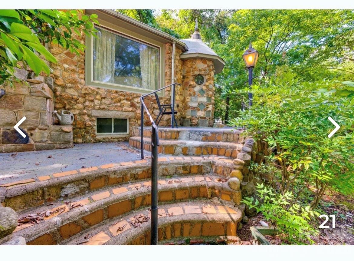 1740 Hollywood Drive Property Photo 3