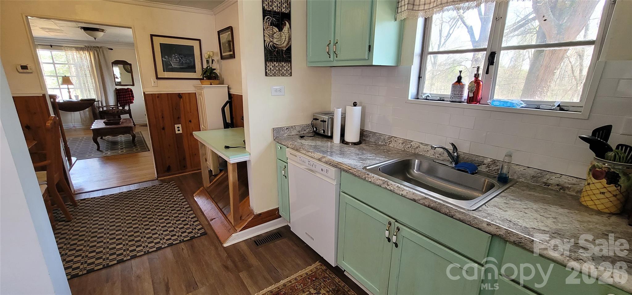 1740 Hollywood Drive Property Photo 11