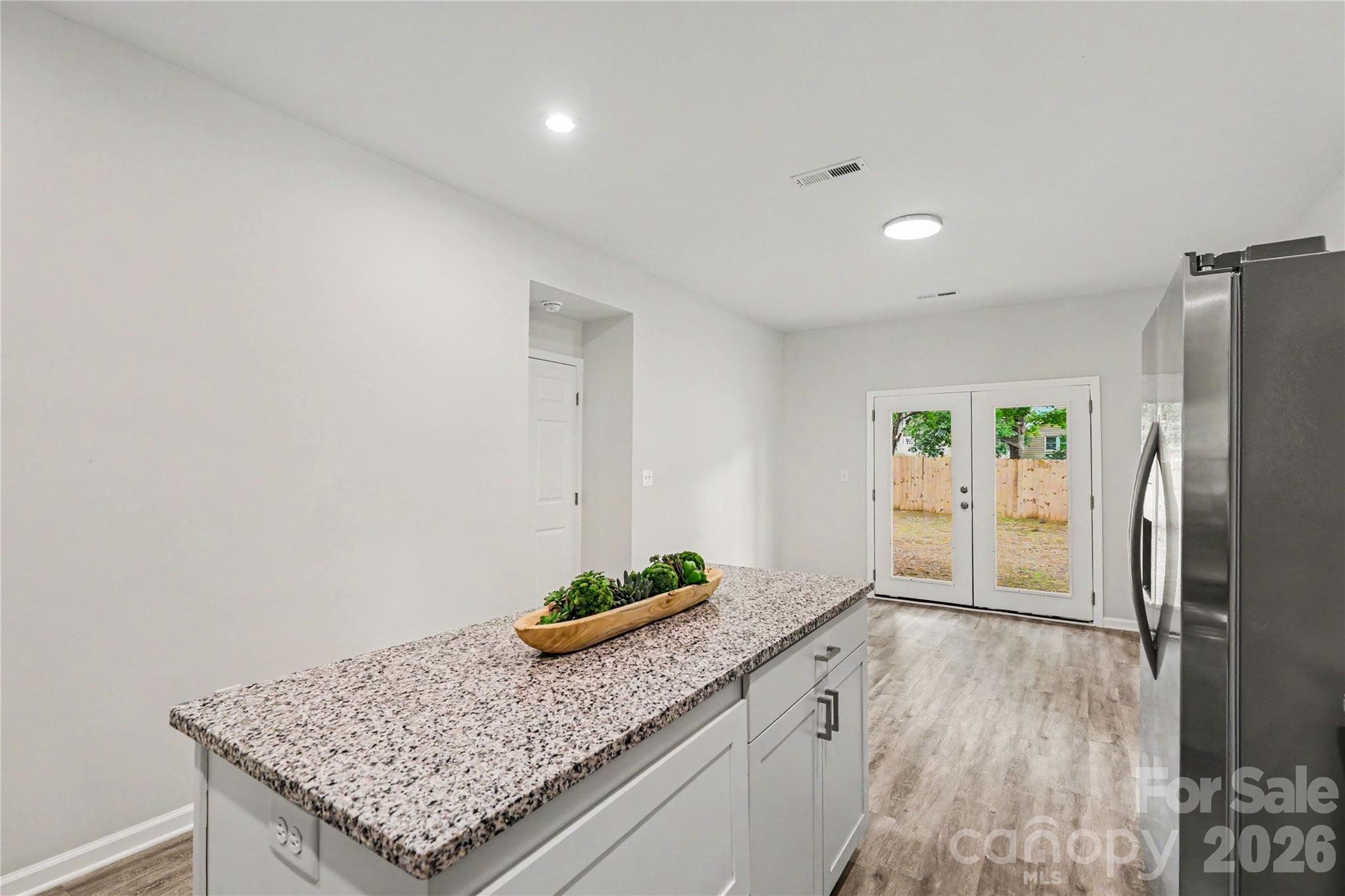 122 Johndy Avenue 4 Property Photo 4