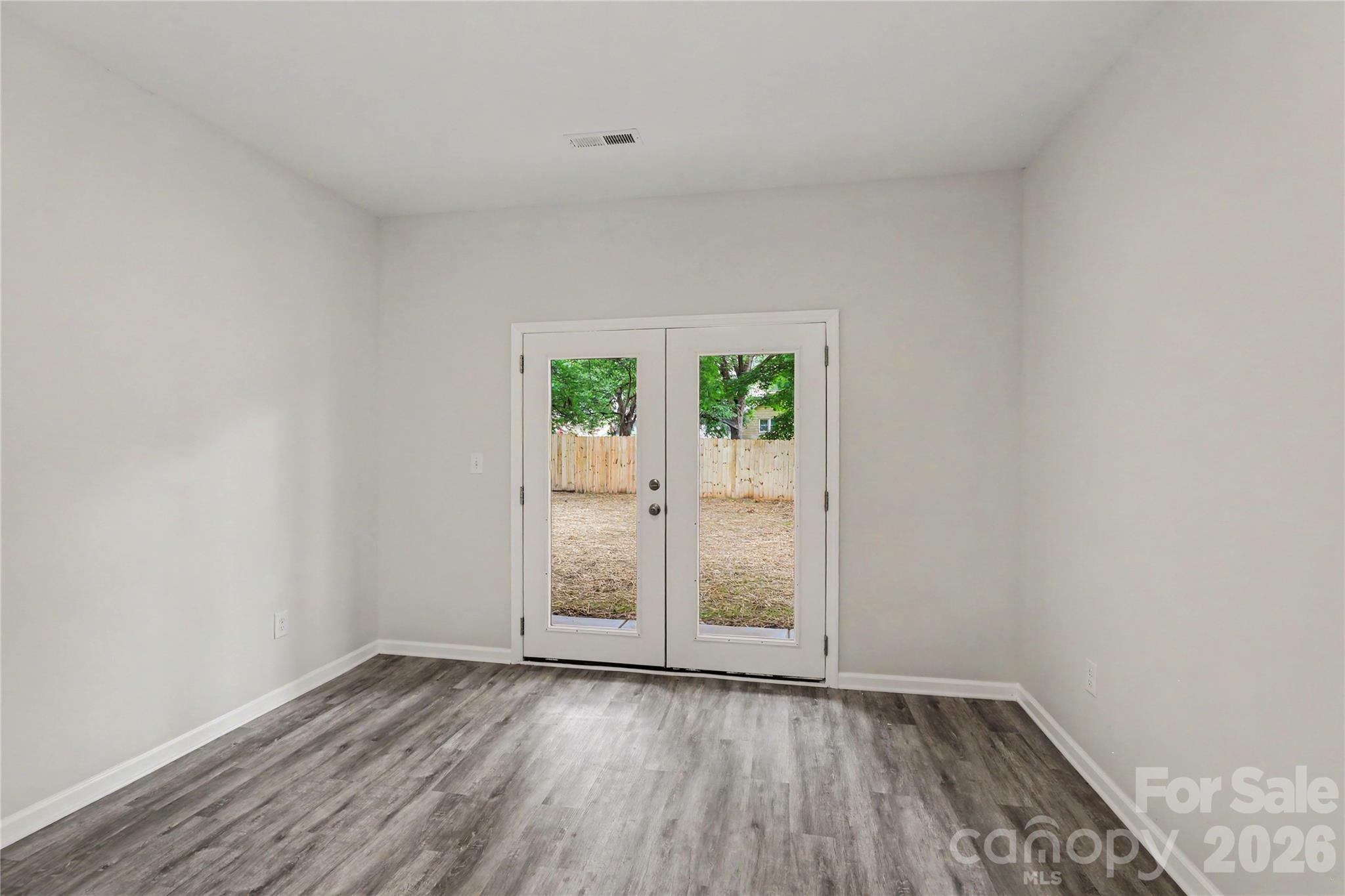 122 Johndy Avenue 4 Property Photo 6