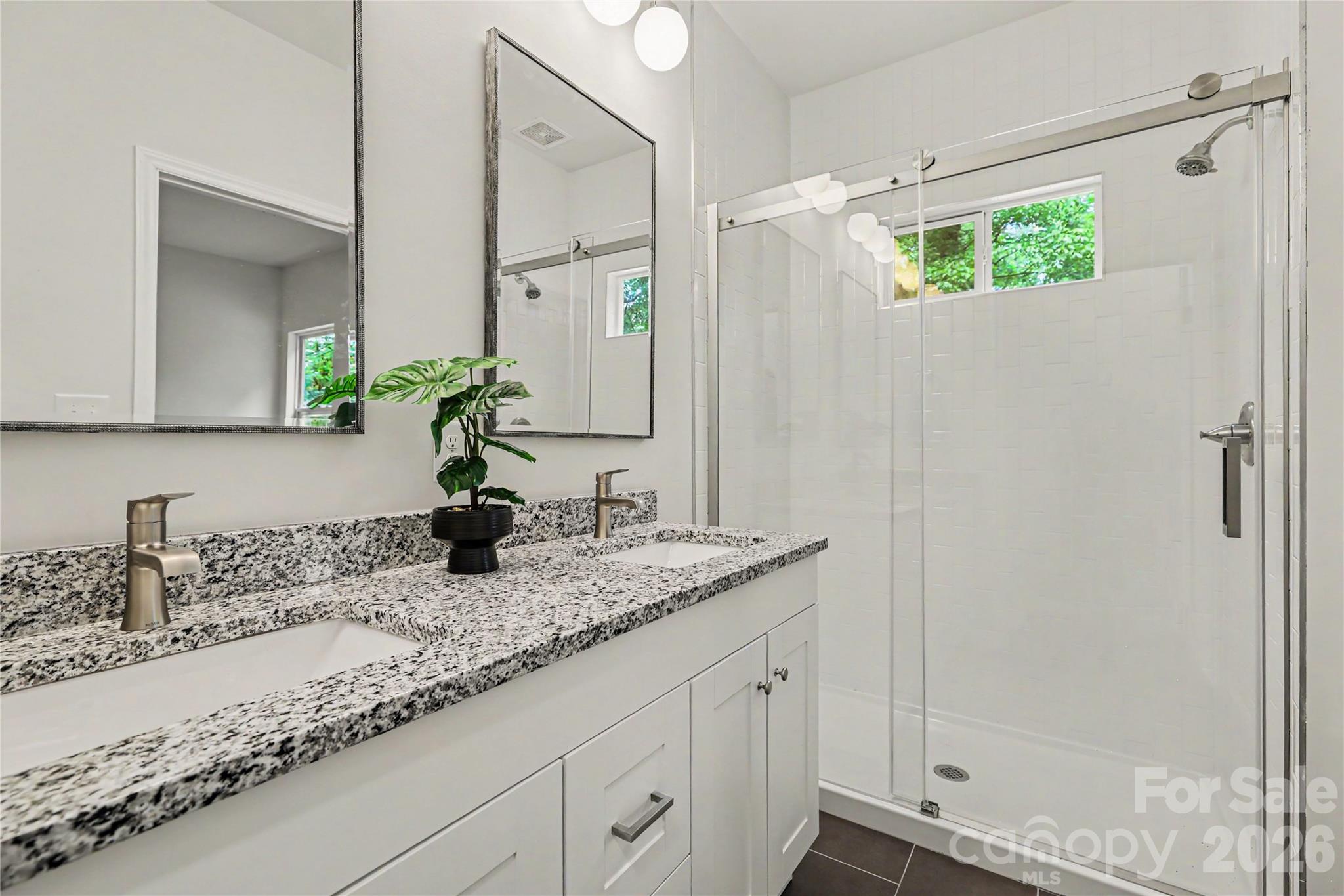 122 Johndy Avenue 4 Property Photo 10