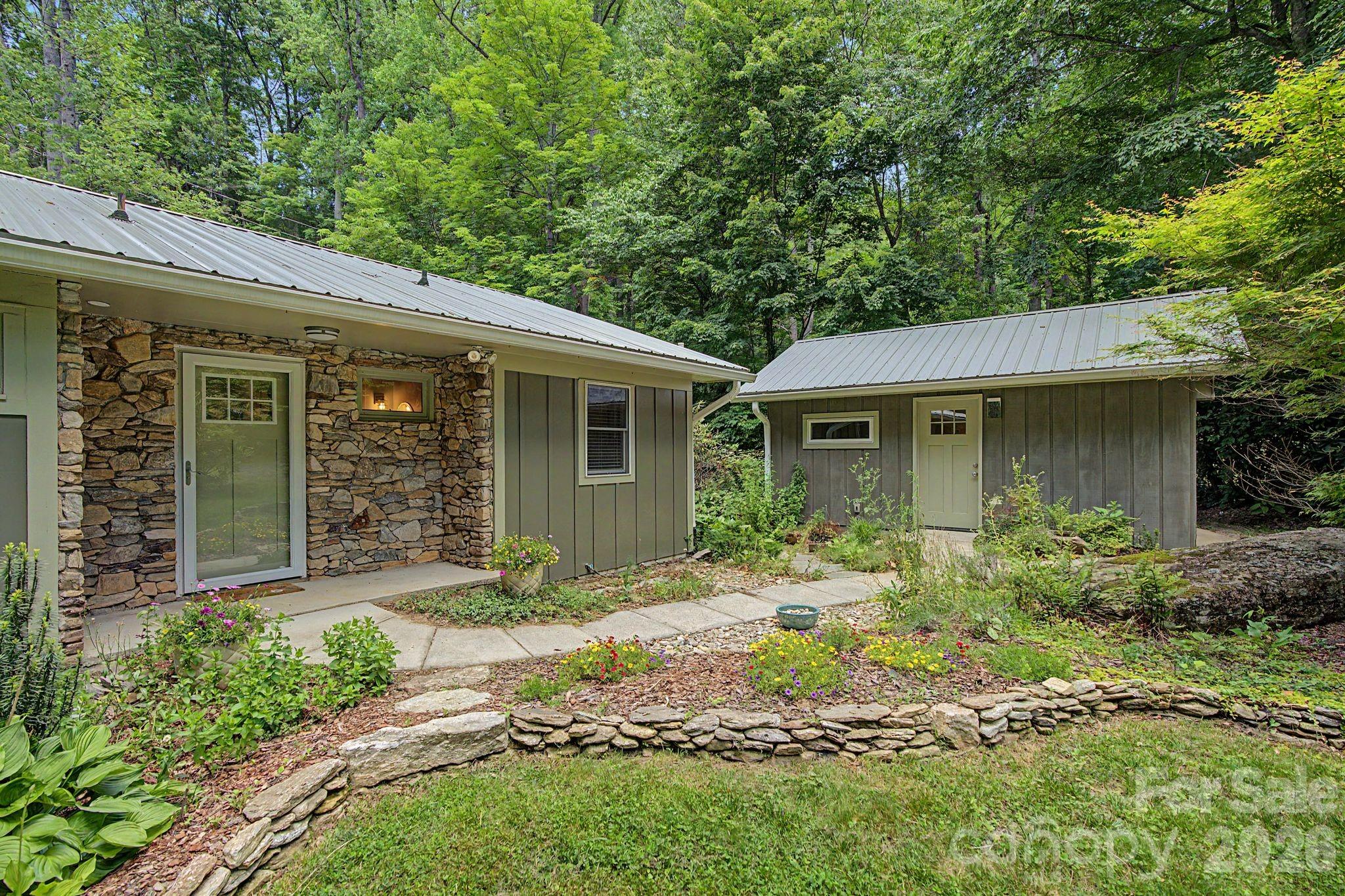 878 Garren Creek Road Property Photo 1
