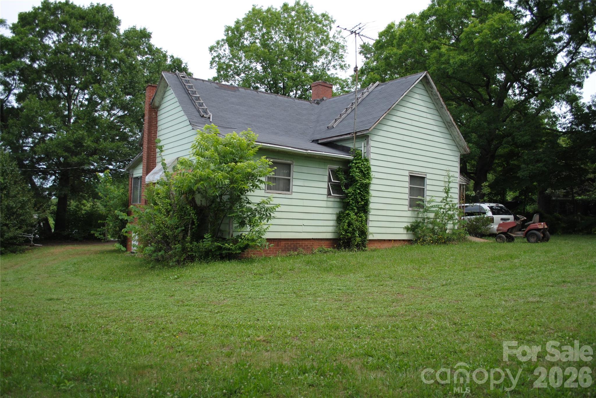 153 & 135 Caroleen Street Property Photo 12