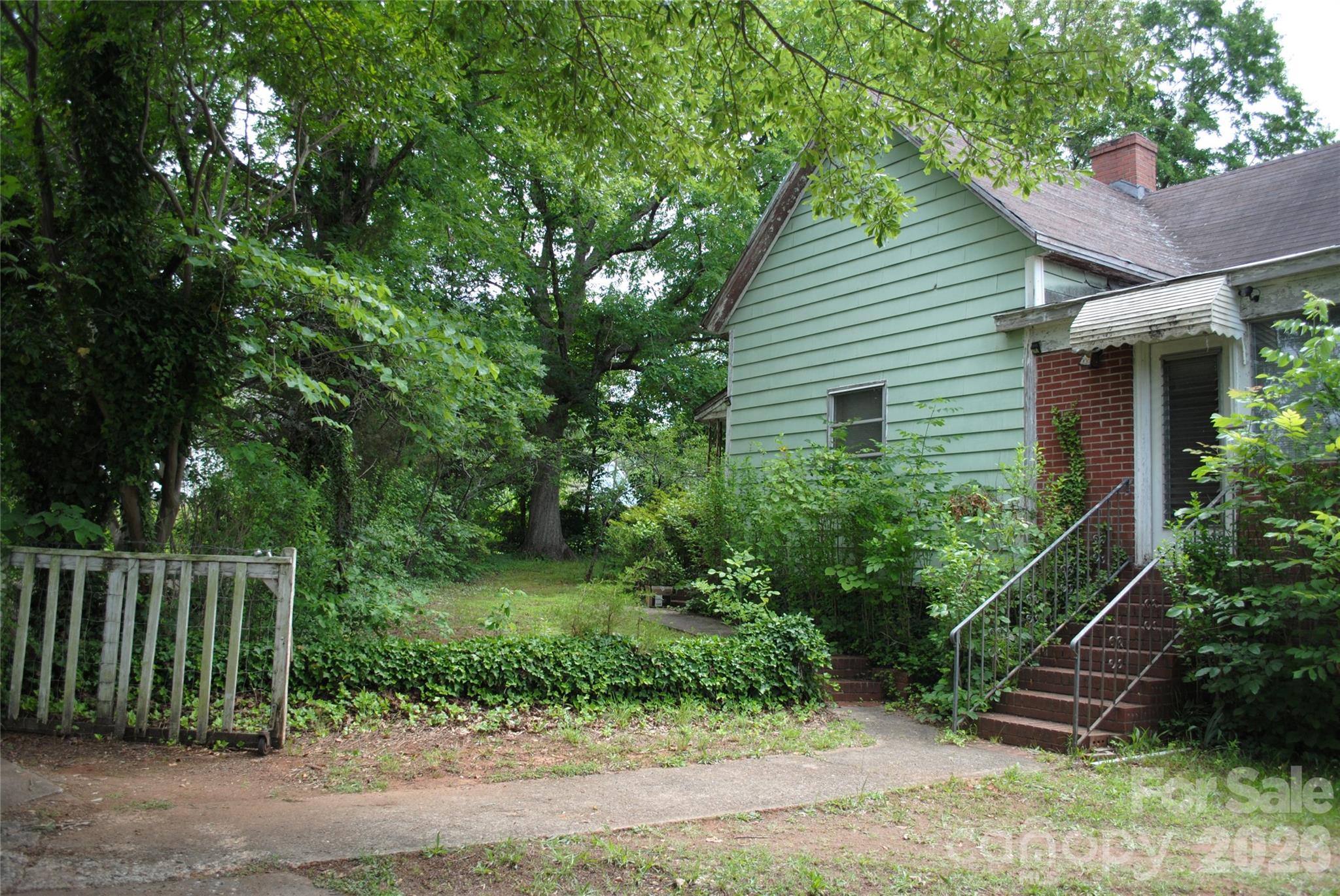 153 & 135 Caroleen Street Property Photo 18