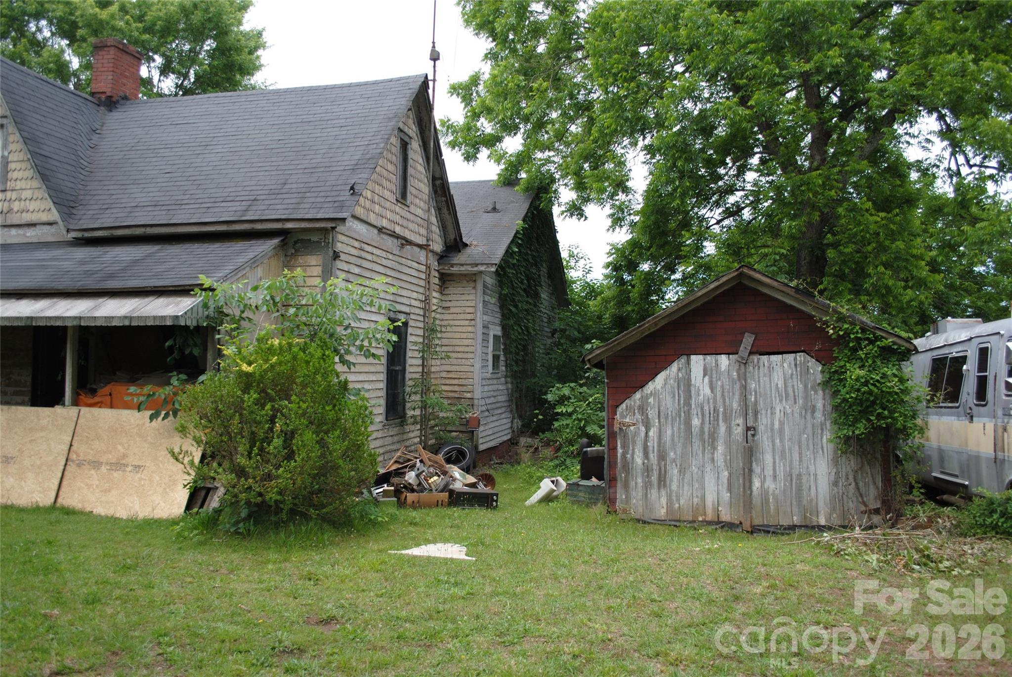 153 & 135 Caroleen Street Property Photo 23
