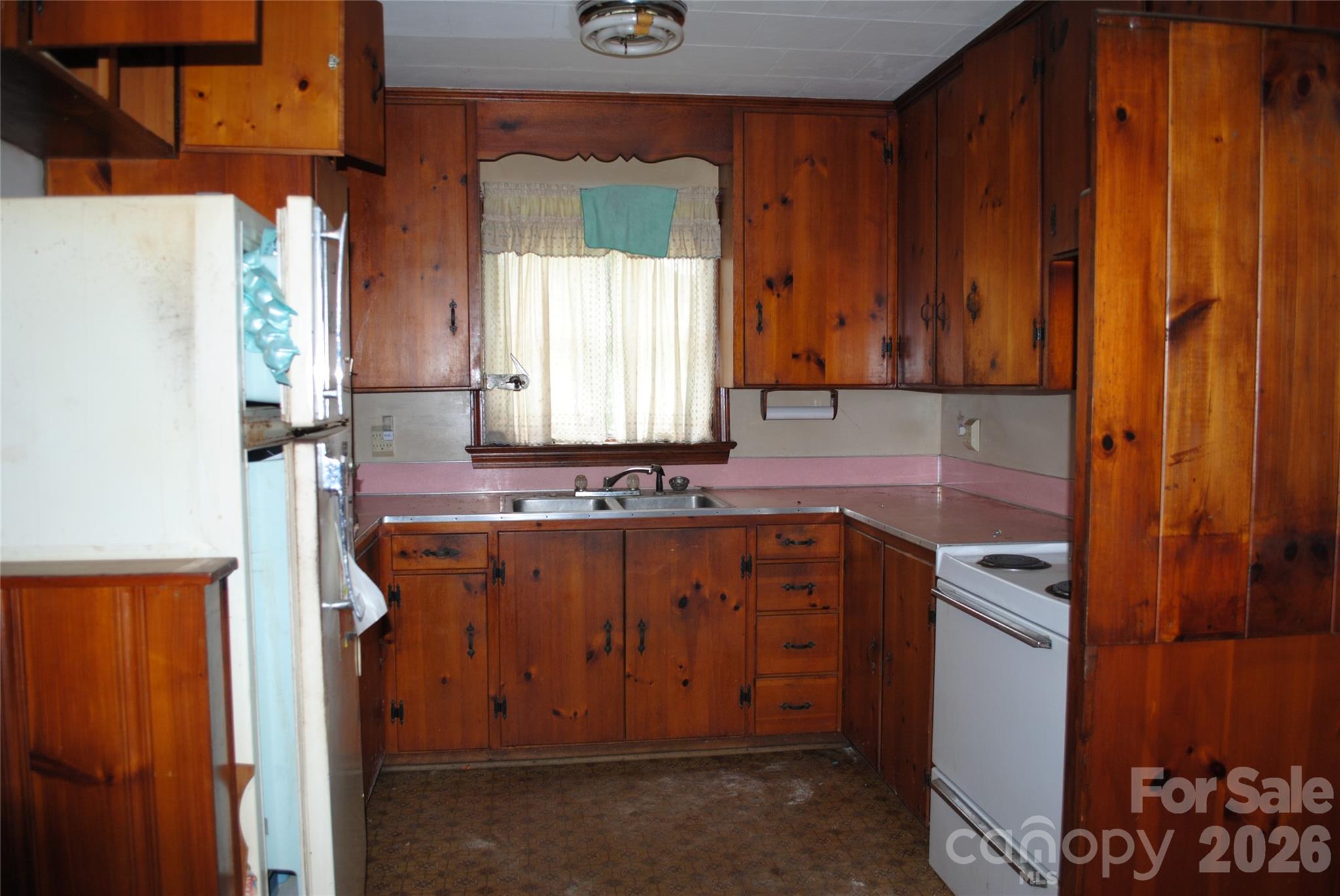 153 & 135 Caroleen Street Property Photo 24