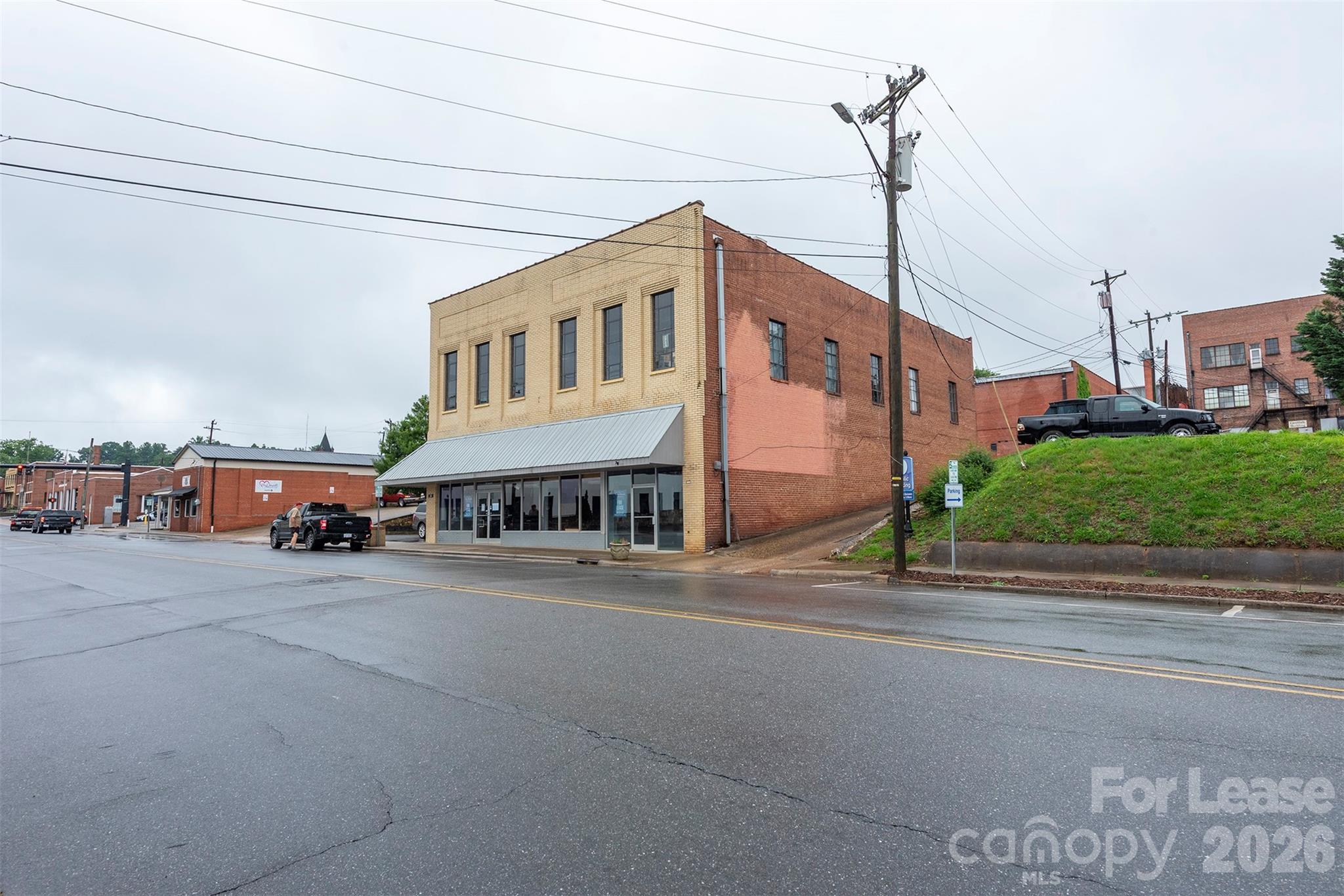 34 N Logan Street Property Photo 4