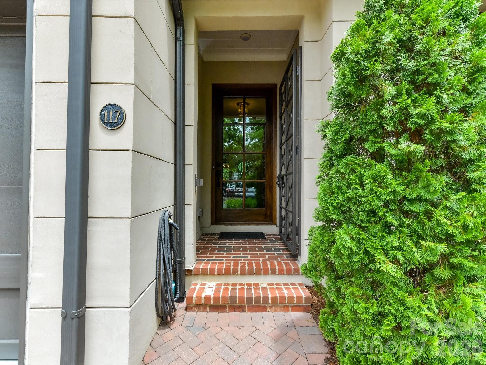 117 Huntley Place Property Photo 3