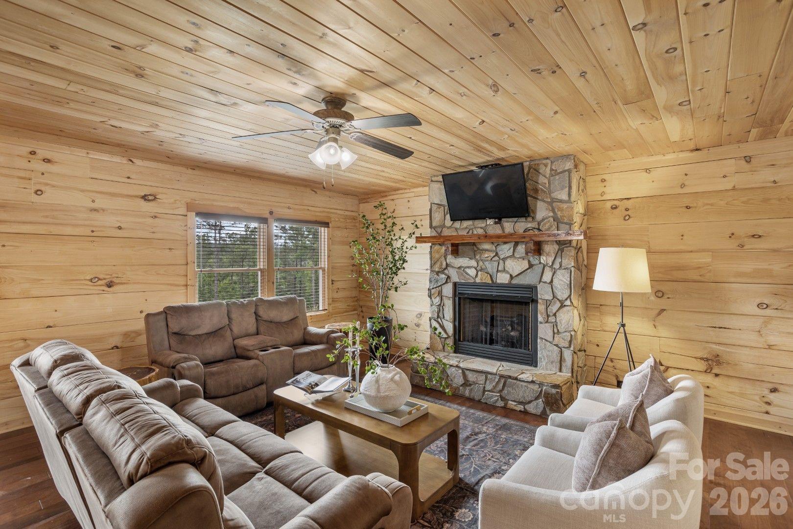 1732 Waters Edge Drive Property Photo 11
