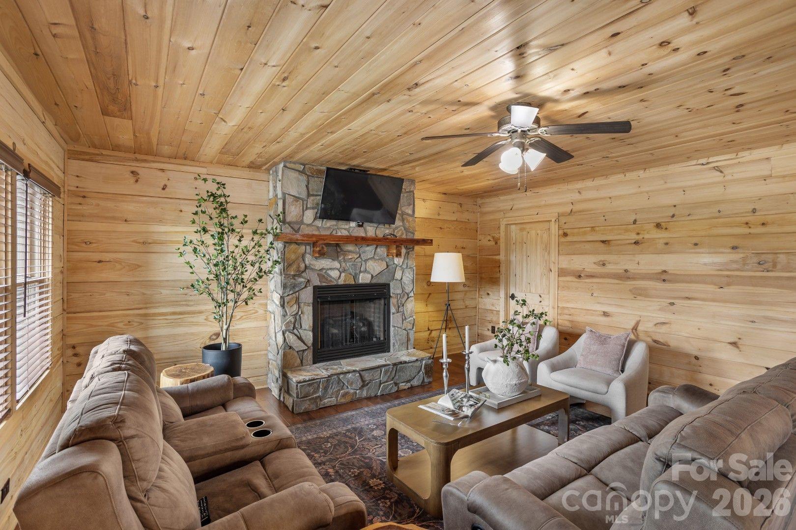 1732 Waters Edge Drive Property Photo 12