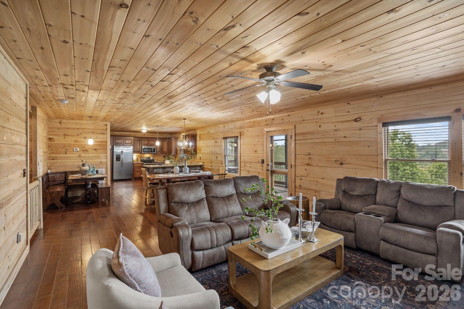 1732 Waters Edge Drive Property Photo 13