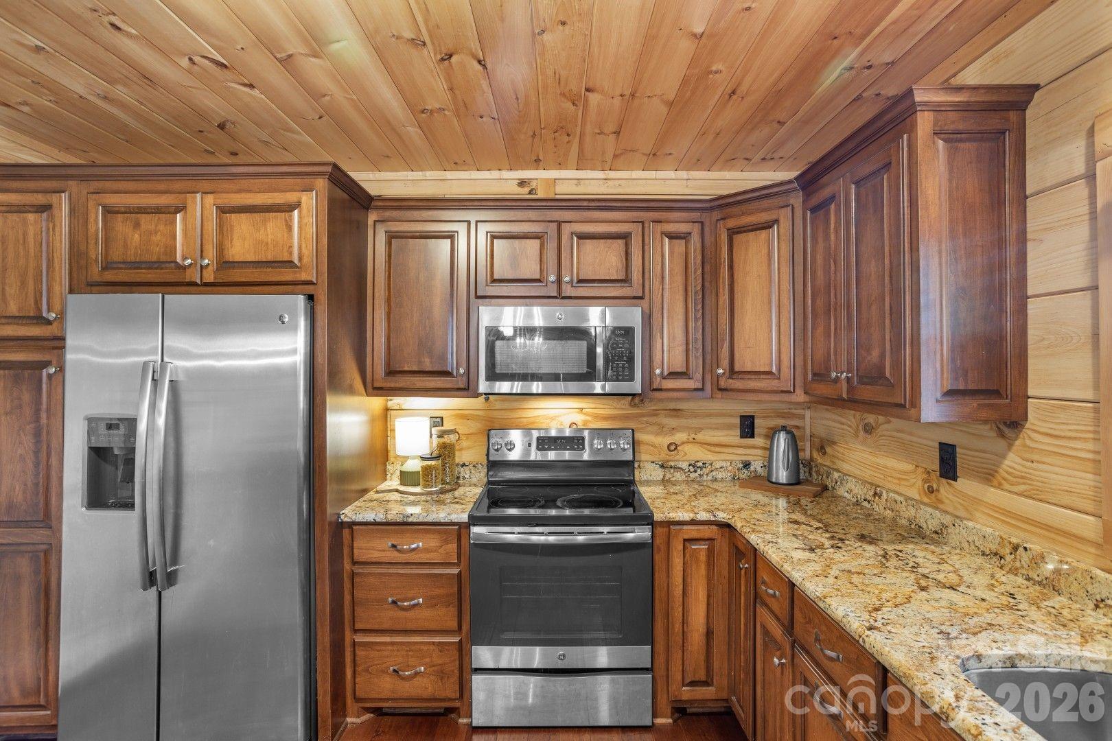 1732 Waters Edge Drive Property Photo 18