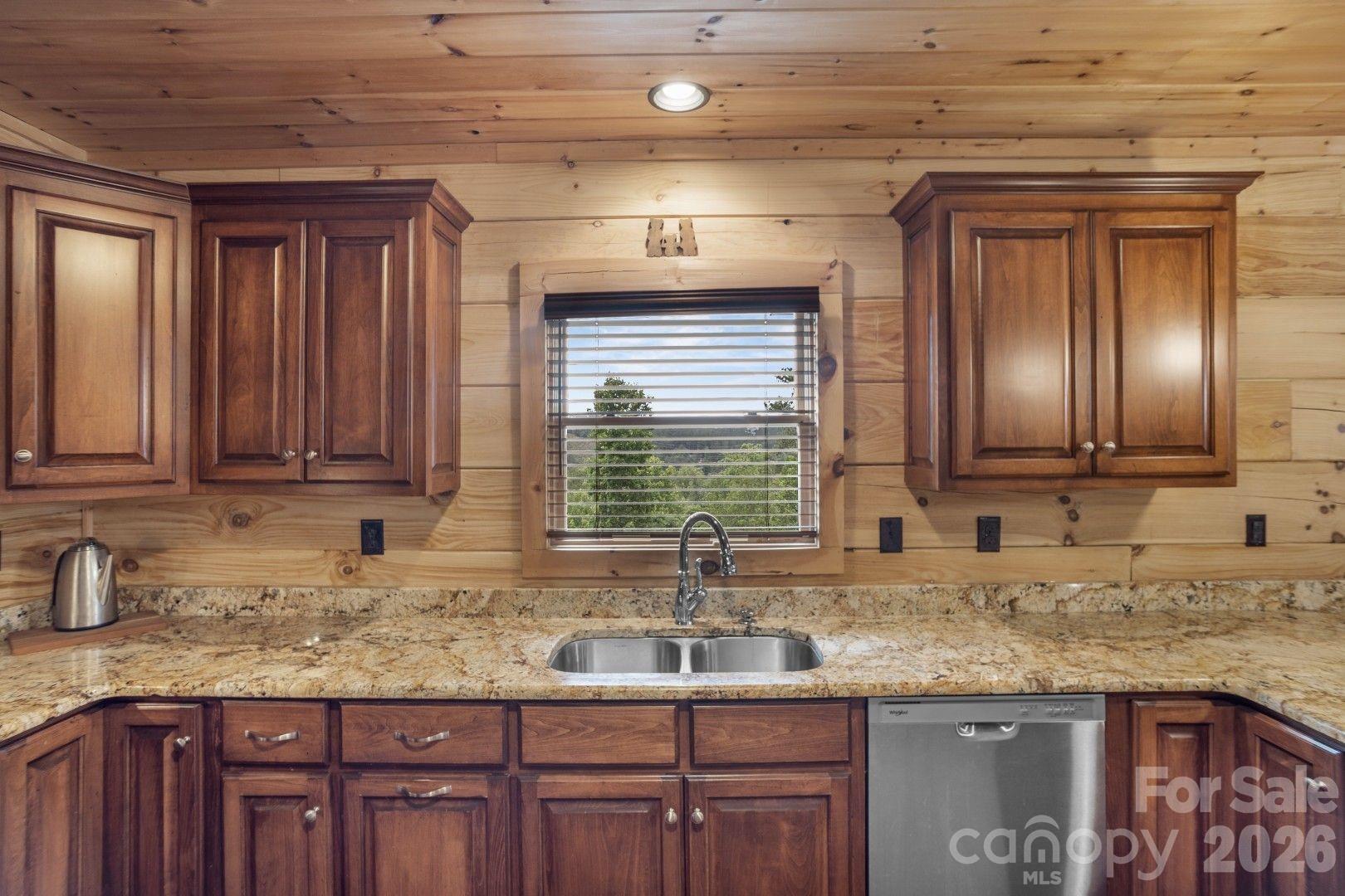 1732 Waters Edge Drive Property Photo 19
