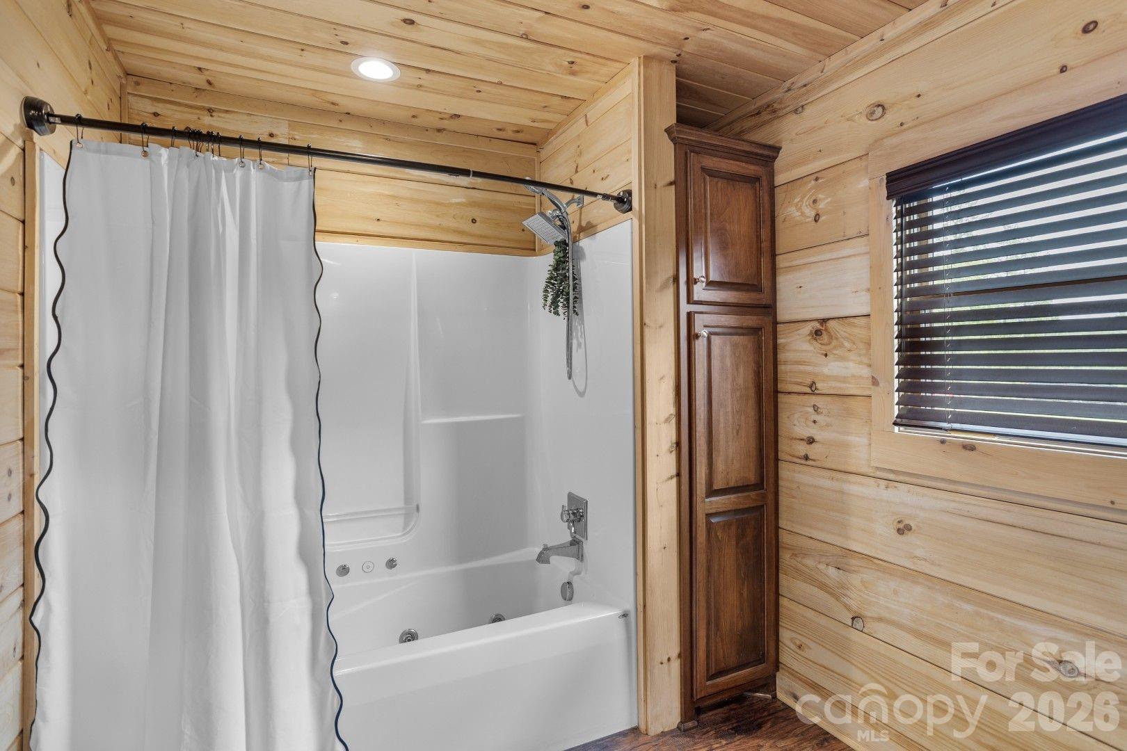 1732 Waters Edge Drive Property Photo 24